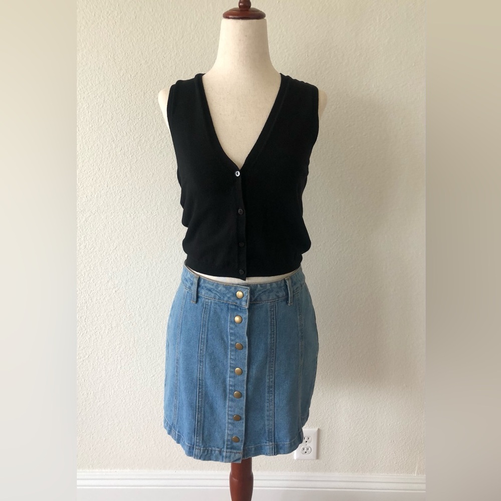 FOREVER 21 - BUTTON FRONT DENIM SKIRT + NWT/M